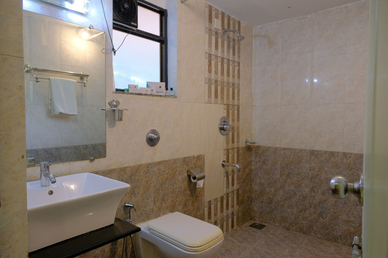Bathroom 4, THE BYKE ROYAL PEARL ANJUNA, North Goa