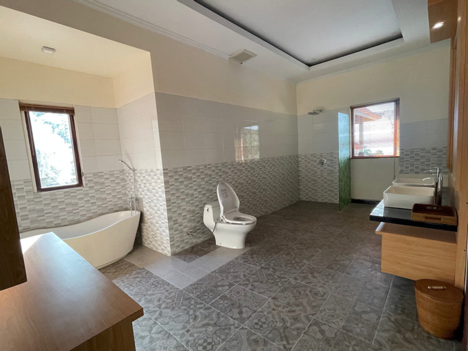 Bathroom 4