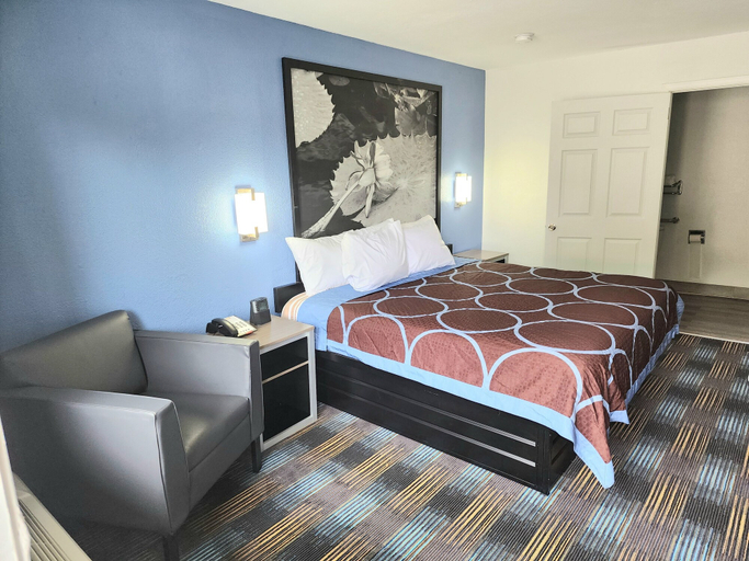 Bedroom 3, Super 8 by Wyndham Shreveport, Caddo