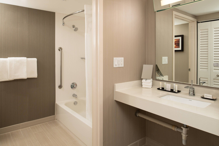 Bathroom 3, Courtyard by Marriott Seattle Sea-Tac Area, Tukwila