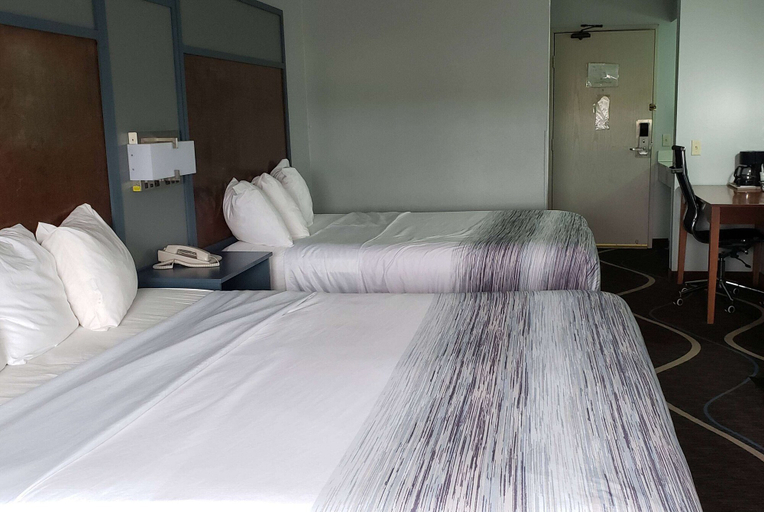 Bedroom 3, AmericInn by Wyndham Mauston, Juneau