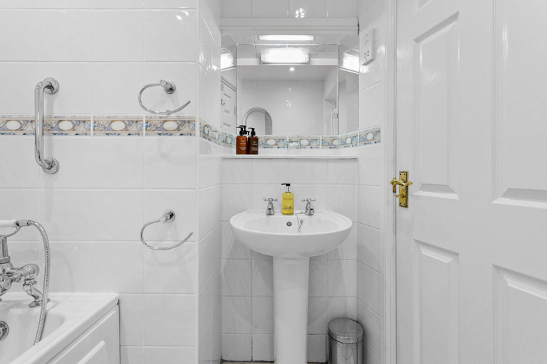 Bathroom 4, The Berburry, Torbay