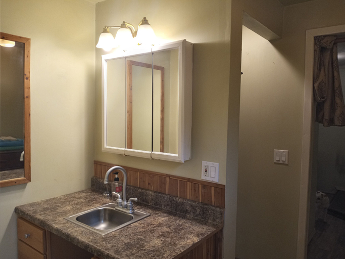 Bathroom 3, Bigfoot RV & Cabins Park, Siskiyou