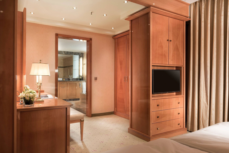 Bedroom 4, JW Marriott Hotel Berlin, Berlin