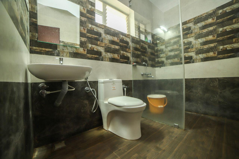 Bathroom 3, Westers Inn, Kotagiri, The Nilgiris