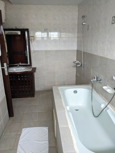 Bathroom 5, Veronica Guest House, Golfe (incl Lomé)