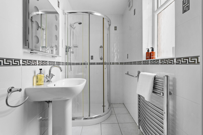 Bathroom 5, The Berburry, Torbay