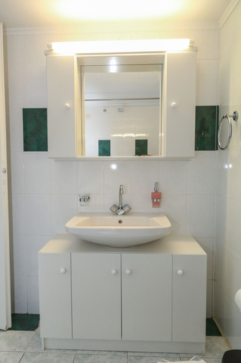Bathroom 3, Heaven Apartments, Crete