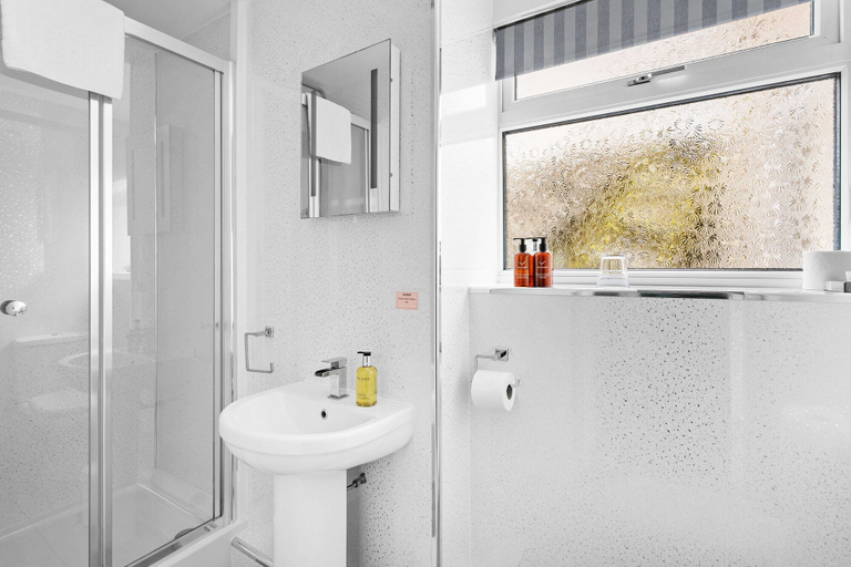 Bathroom 5, The Berburry, Torbay