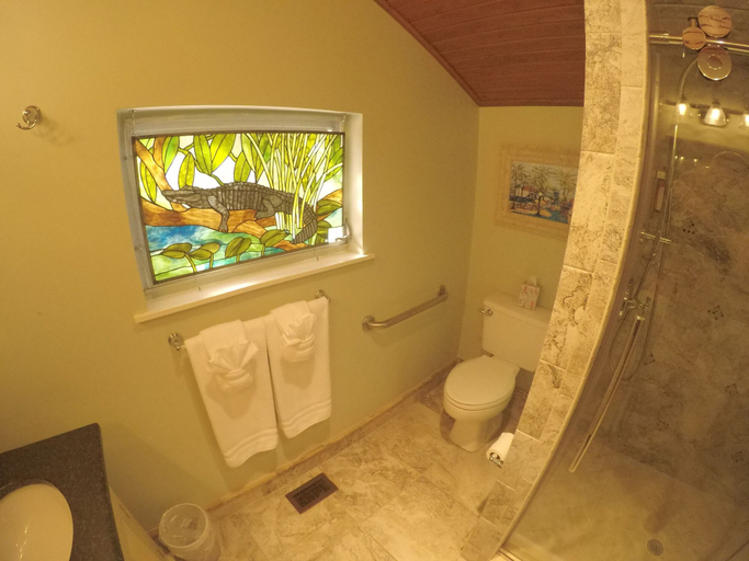 Bathroom 4, The Hibiscus House, Lee