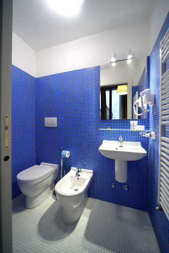 Bathroom 5, Residence La Fenice, Venezia