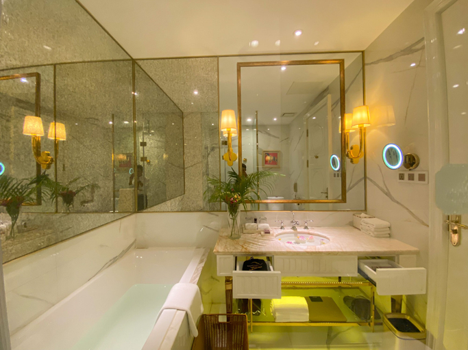 Bathroom 5, Ramada by Wyndham Sihanoukville Xinhaohui Palace, Sihanoukville