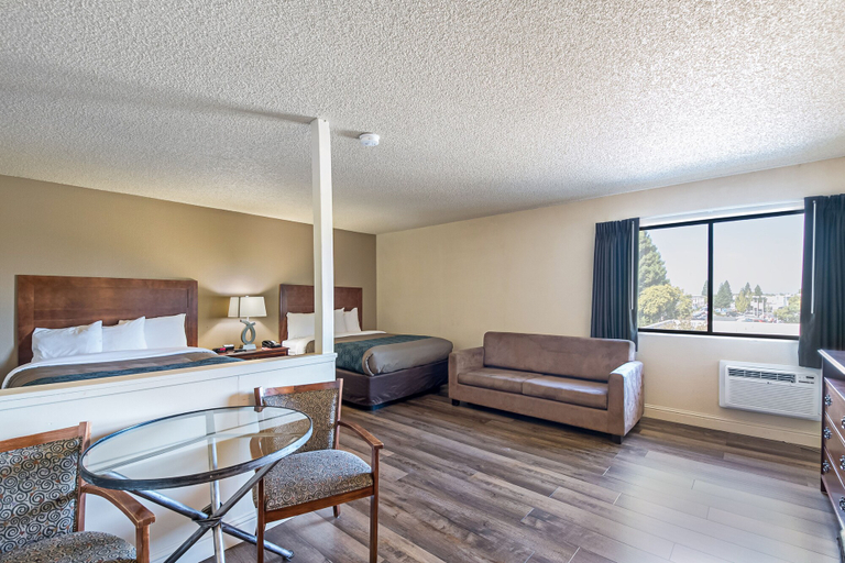Bedroom 4, Sutter Inn, Sutter