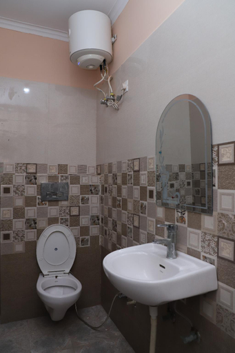 Bathroom, Parable Stays, Mathura