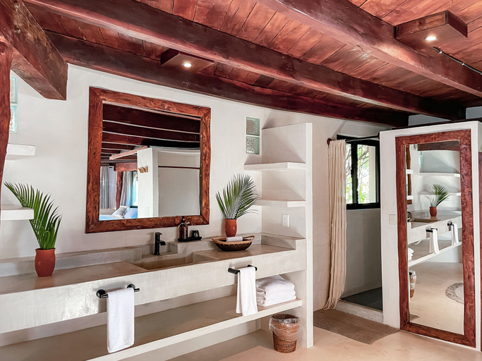 Bathroom 4, Amansala, Cozumel
