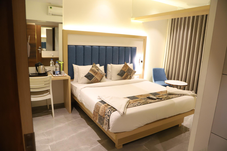 Others 4, MAPLE INN, Thane
