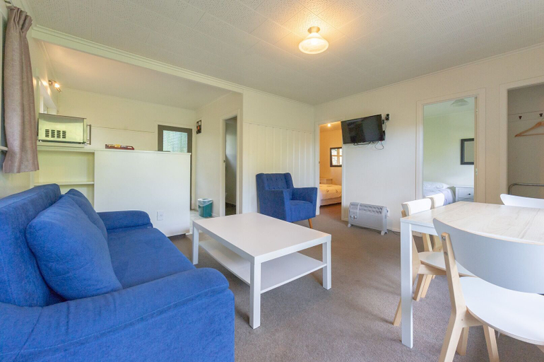Others 4, Touchwood Motor Inn, Waitakere