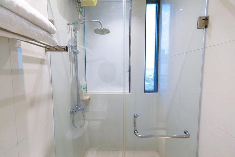 Bathroom 5, Sans Hotel Liv Ancol by RedDoorz, North Jakarta