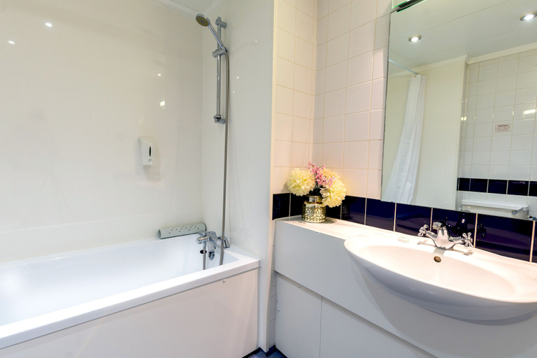 Bathroom 4, Britannia Hotel Manchester, Manchester