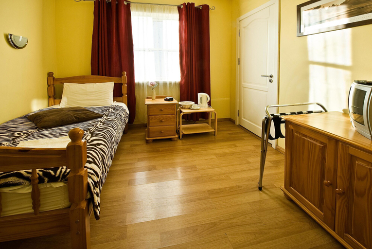 Others 5, Stansted Airport Lodge, Essex