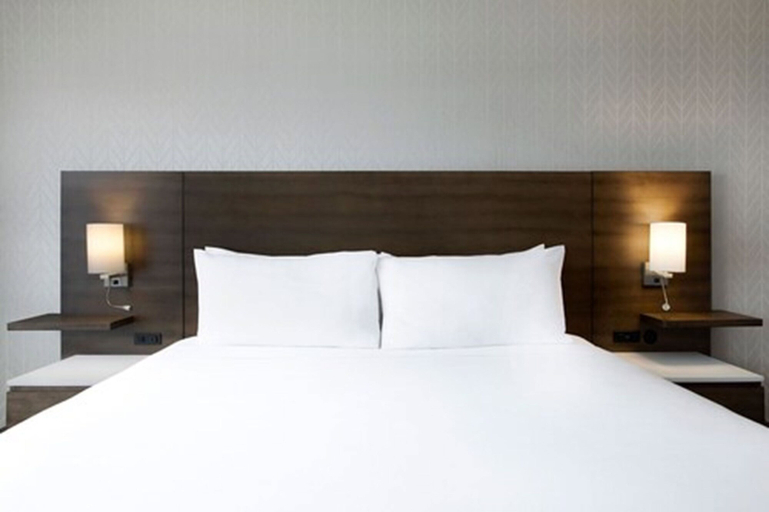 Bedroom 2, Great Blue Heron Hotel, Durham