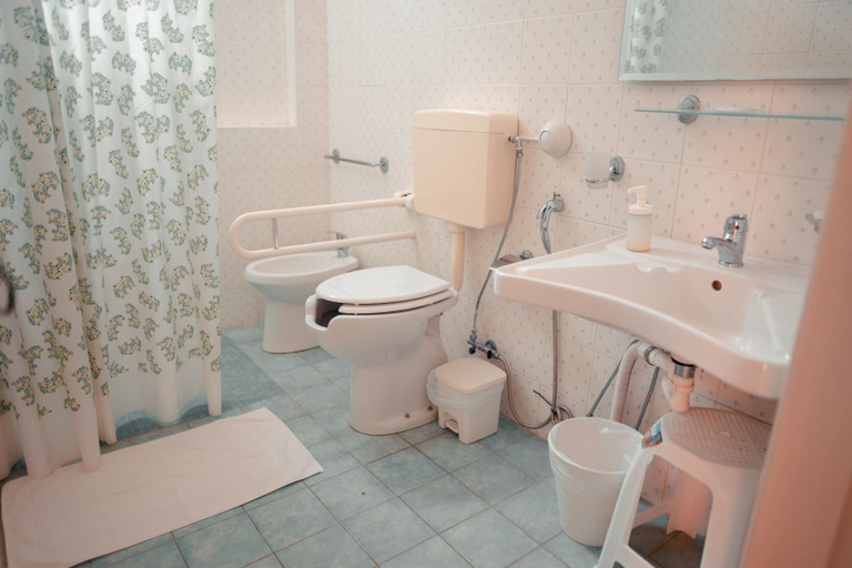 Bathroom 4, Savoia Residence, Catania