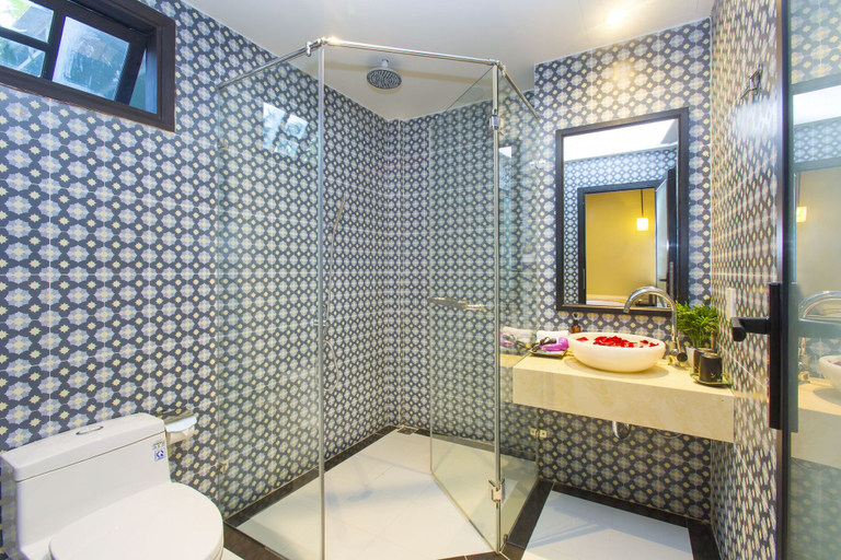 Bathroom, Green Grass Land Villa, Da Nang