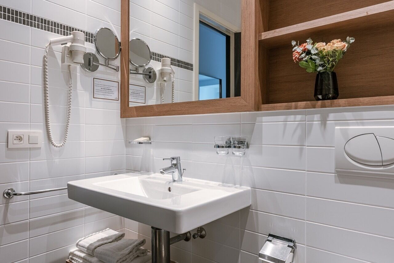 Bathroom 3, Hotel Astoria De Haan, West-Vlaanderen