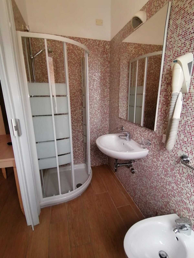 Bathroom 4, HOTEL SANTANNA, Rimini