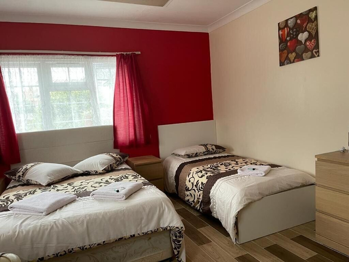 Bedroom 3, Nights Inn, Slough
