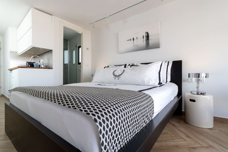 Bedroom 2, King George Suites