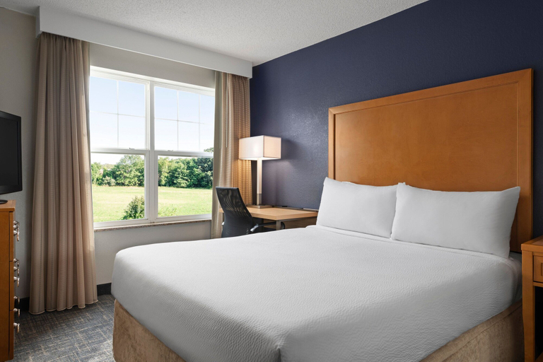 Bedroom 3, Residence Inn by Marriott Mt. Laurel at Bishop's Gate, Burlington