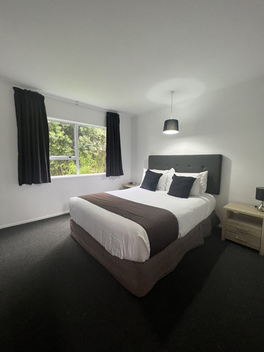Bedroom 2, ASURE Green Gables Motel, Hutt city