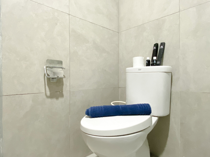 Bedroom 5, Cozy and Best Deal Studio at Pollux Chadstone Apartment By Travelio, Cikarang