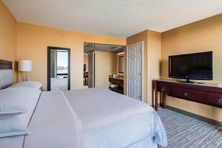 Bedroom 3, Sheraton West Des Moines Hotel, Polk