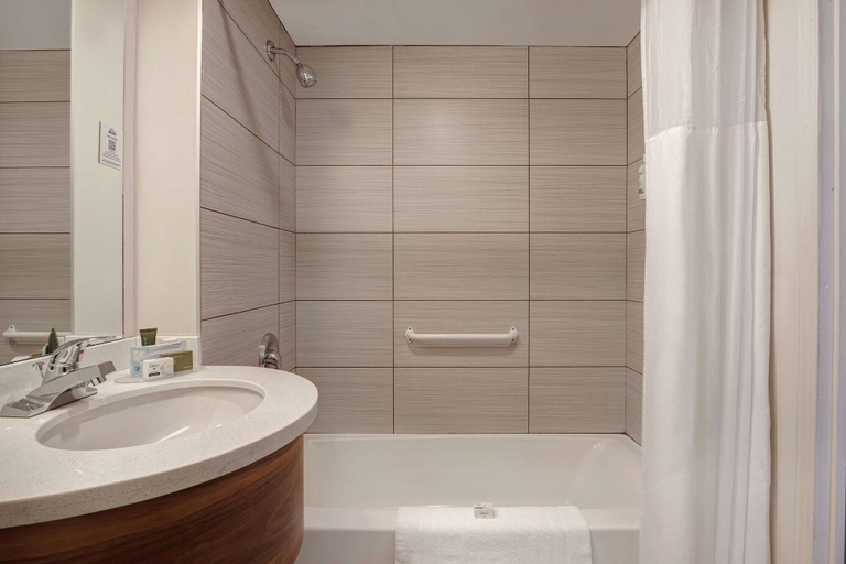Bathroom 4, Days Inn by Wyndham Victoria Airport Sidney, Capital