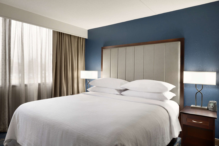 Bedroom 4, Embassy Suites By Hilton Columbus, Franklin
