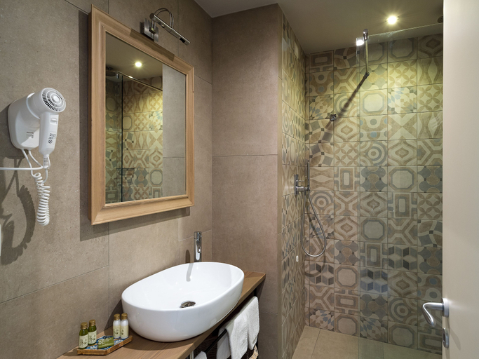 Bathroom 4, Rocca dei Saraceni, Enna