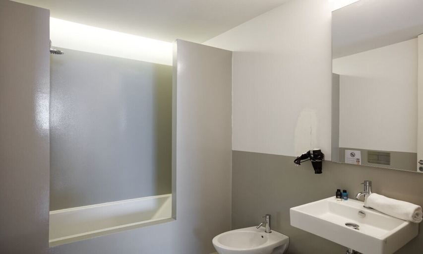 Bathroom, City Stays Sé Apartments, Lisbon