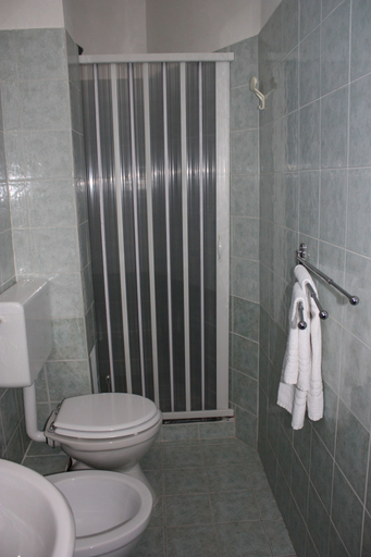 Bathroom 5, Tra l'Etna e il mare via Oberdan, Catania