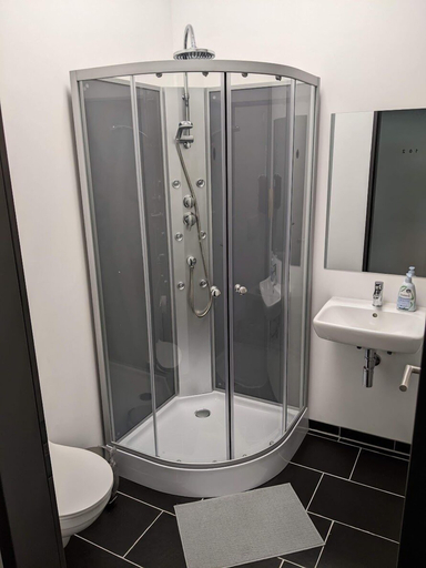 Bathroom 5, Business-Motel, Enzkreis