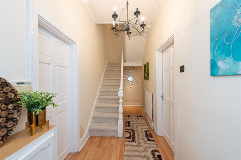 Others 5, 10 Guests - Free Parking - City Centre, Sefton