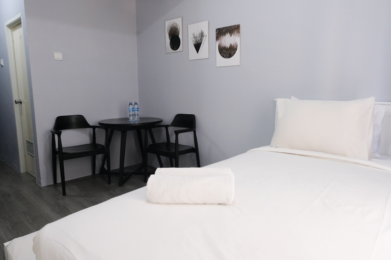 Bedroom 2, Comfy Studio Apartment at Grand Asia Afrika By Travelio, Bandung