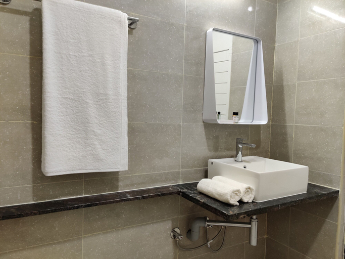 Bathroom 4, Olive Zip Indiranagar Metro by Embassy Group, Bangalore