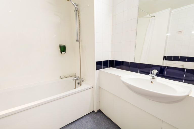 Bathroom 4, Britannia Hotel Manchester, Manchester