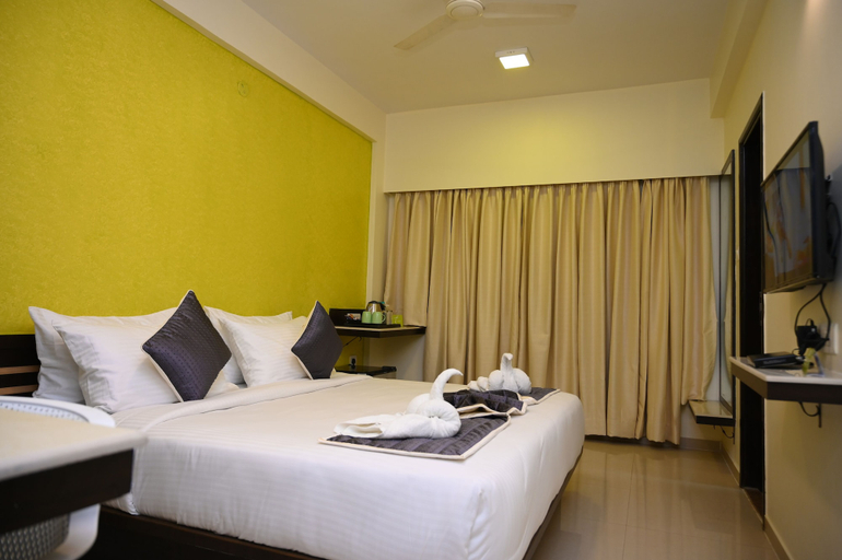Bedroom 1, Fressotel Serene, Bangalore