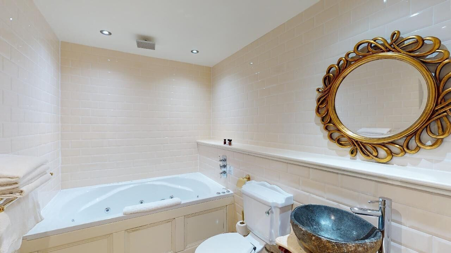 Bathroom 4, The Coal Exchange Hotel, Cardiff