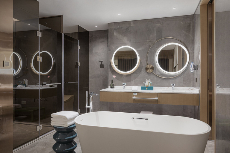 Bathroom 5, Holiday Inn Deqing Xinshi Ancient Town by IHG, Huzhou