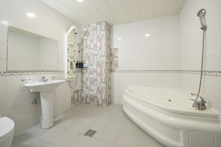 Bathroom 4, Cosmos Hotel, Donghae