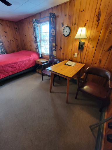 Bedroom 2, Two Rivers Motel and Cabins, Houghton
